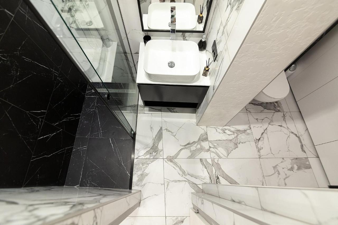 Lovely Apartment On Drahomanova Street إلفيف المظهر الخارجي الصورة