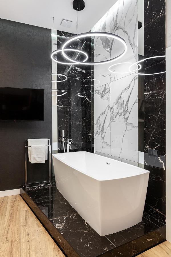 Lovely Apartment On Drahomanova Street إلفيف المظهر الخارجي الصورة